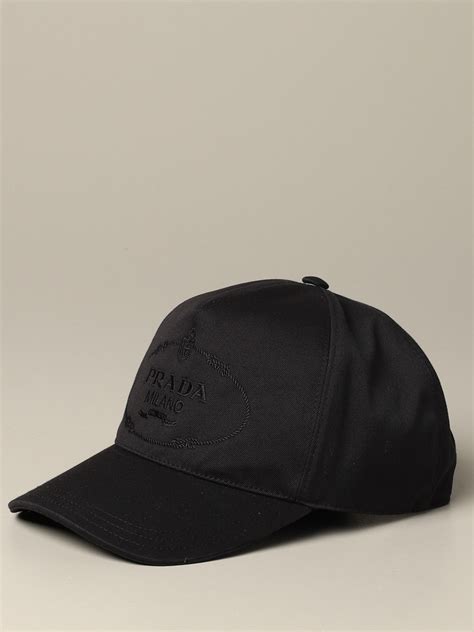 cappello prada peloso|Cappello con logo in Nero .